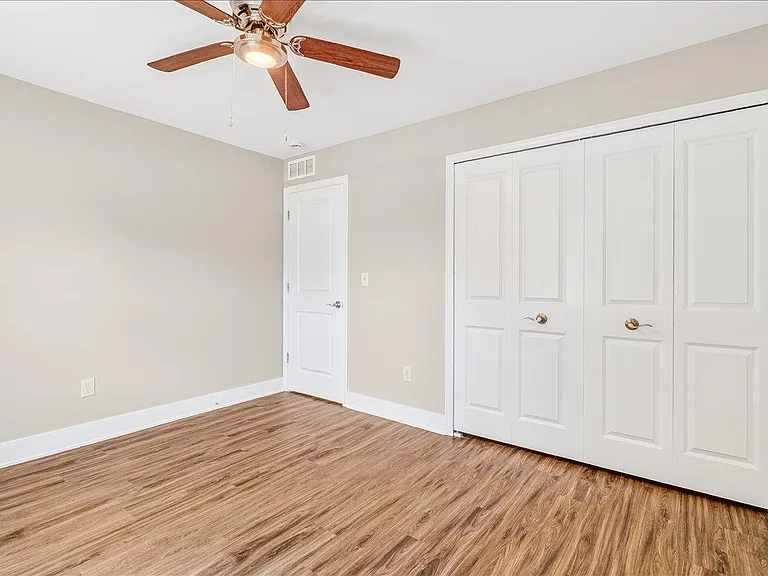 306 Roe St — Photo 26