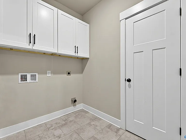 114 Hudson River Dr — Photo 38