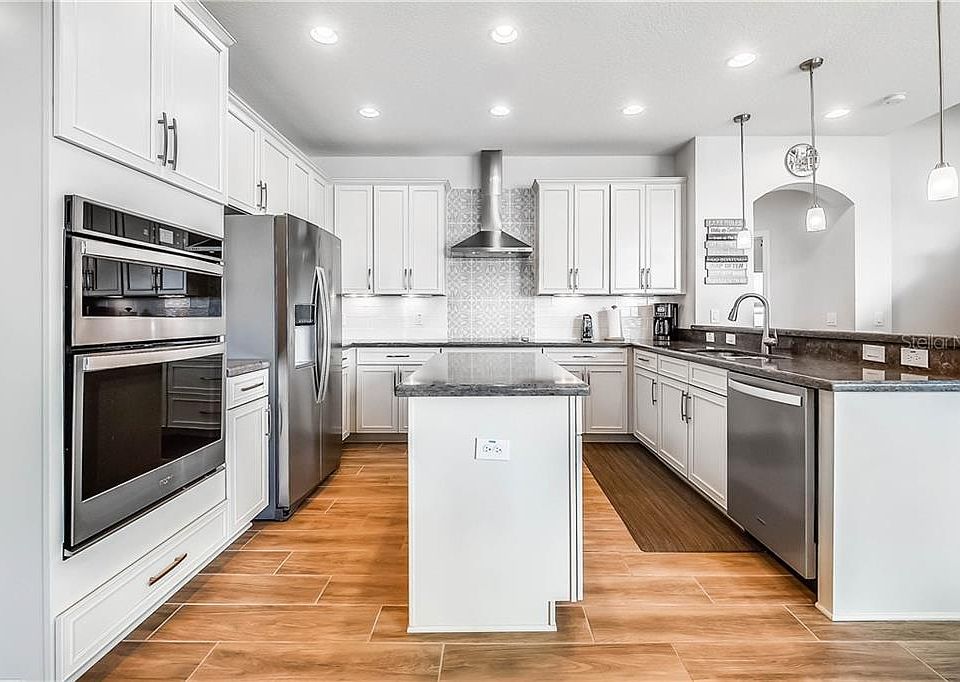 1st image of 483 Blue Cypress Dr