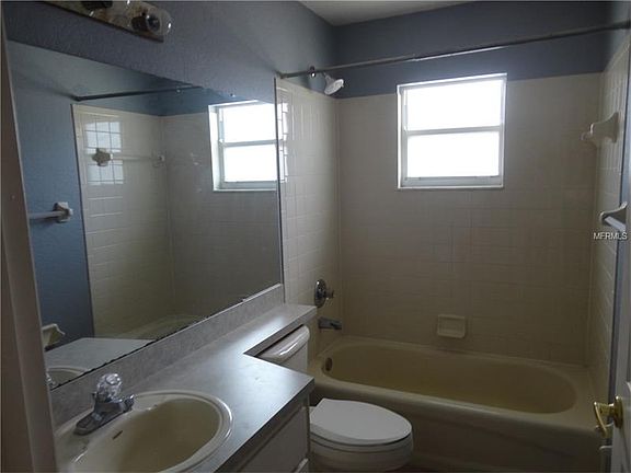 4th image of 381 Sterling Dr
