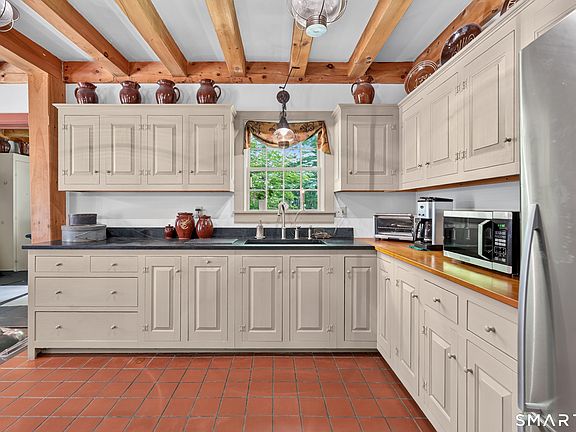 3rd image of 272 Horse Hill Road