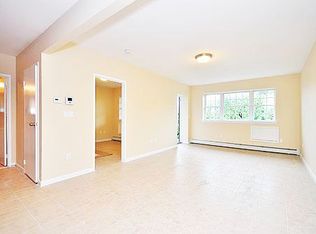 3088 36th St APT 2R, Astoria, NY 11103