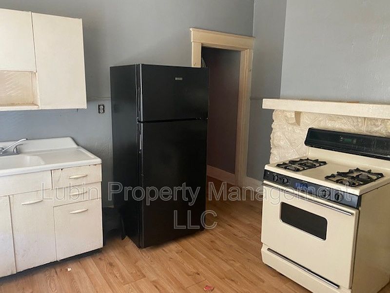 2nd image of 1314 Faxon Ave