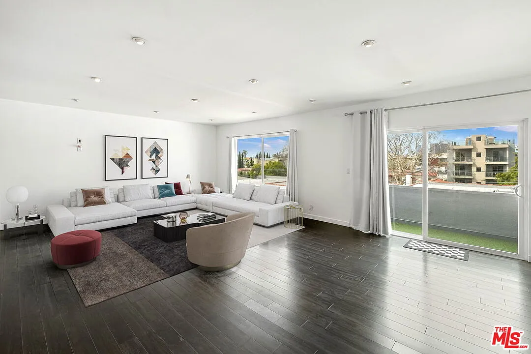 2 bed, 2.0 bath, 1693 sqft, $4,650 — Photo 3