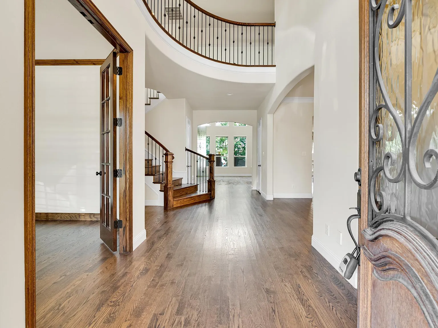 1602 Meg Dr — Photo 4