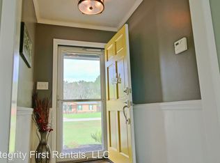 909 Hunters View Dr, Fayetteville, NC 28312
