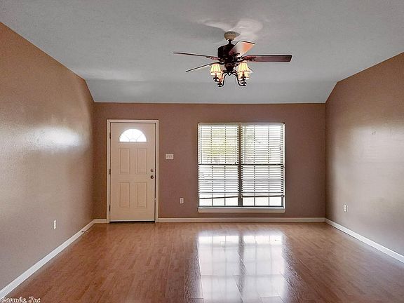 5th image of 27 Blair Dr