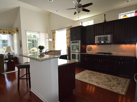 2nd image of 14 Sherwood Dr Unit 14