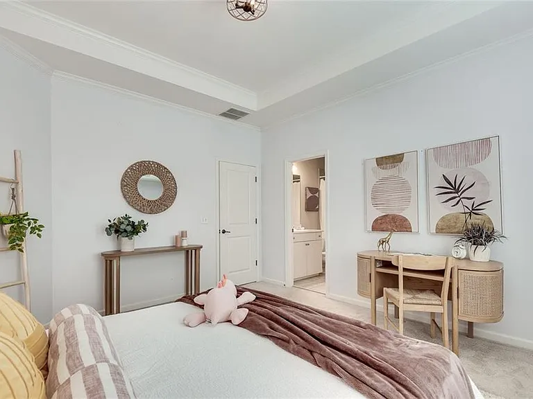 240 Lullwater Ct — Photo 38