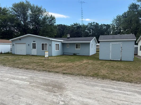 8637 Rowe Rd, Pigeon, MI 48755