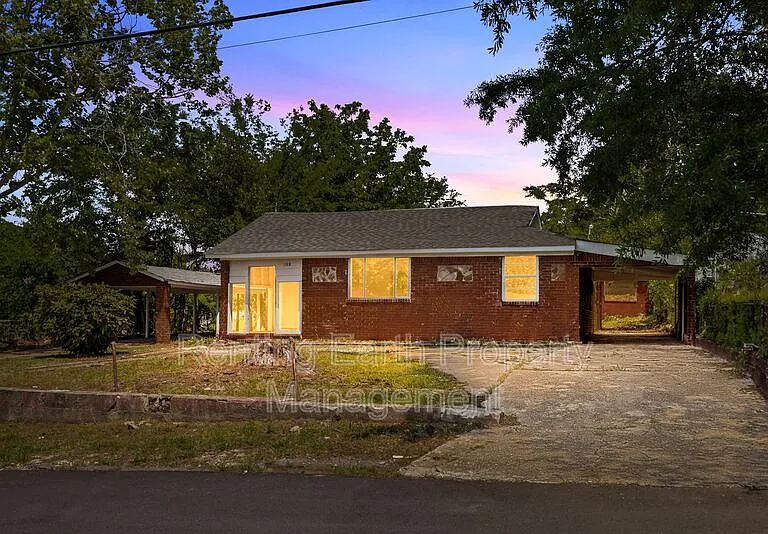 108 E Ann Dr SW — Photo 1