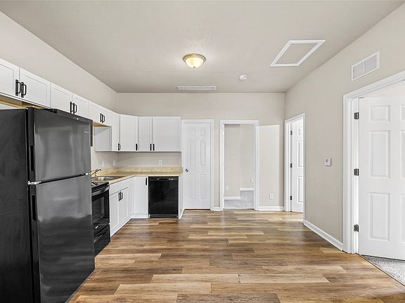 3rd image of 2925 E 37th St