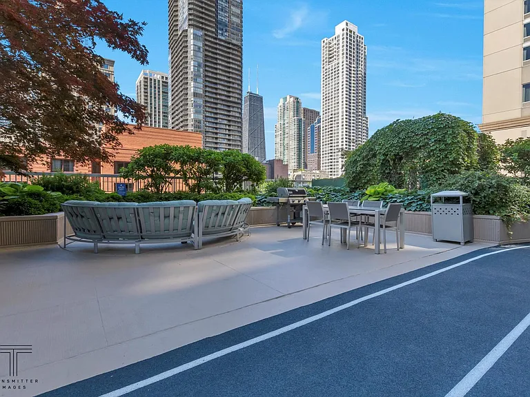 545 N Dearborn St #2503 — Photo 33
