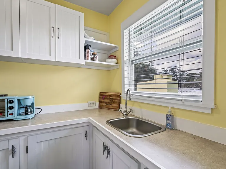 7518 Astor Dr — Photo 10