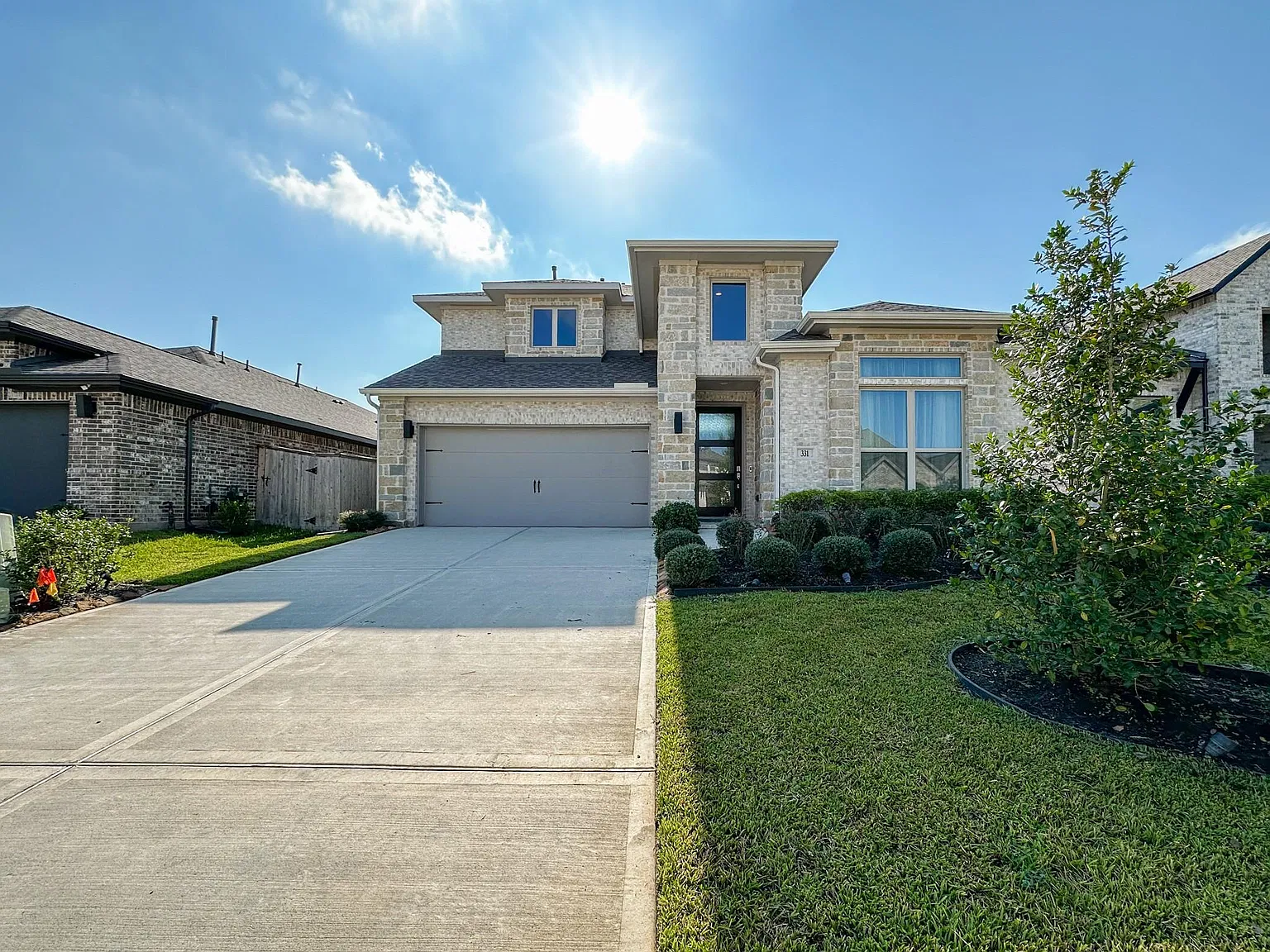 4 bed, 3.0 bath, 3241 sqft, $4,000 — Photo 2