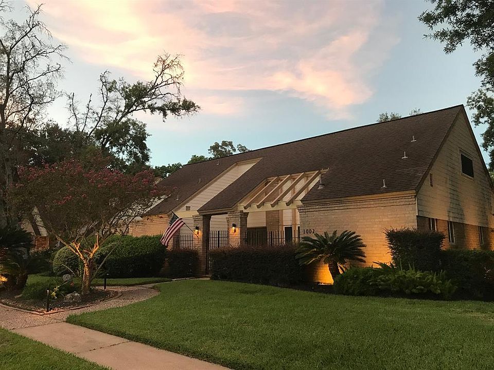 1st image of 1002 Woodbank Dr