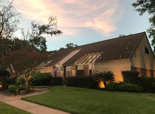 1002 Woodbank Dr, Seabrook, TX 77586