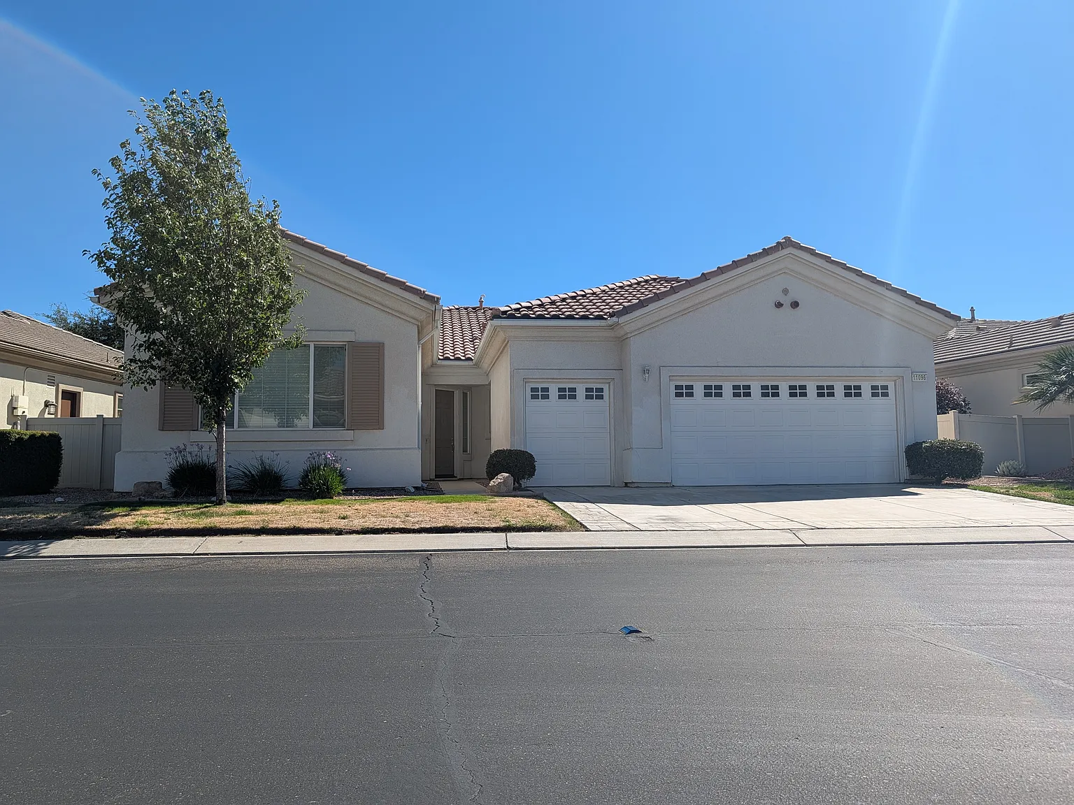 2 bed, 2.5 bath, 2167 sqft, $2,300 — Photo 1