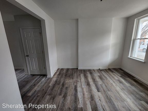 3rd image of 1029 N Lombard St