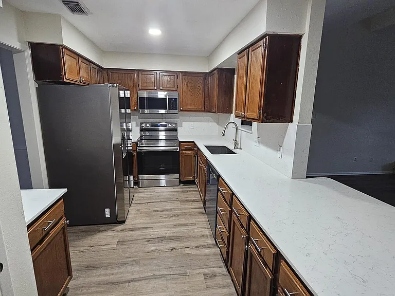 10303 Old Towne Ln — Photo 8