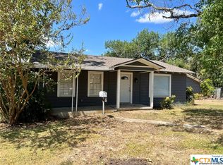 1004 Nelson St, Yoakum, TX 77995