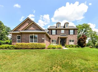 22464 Saint James Dr, Northville, MI 48167