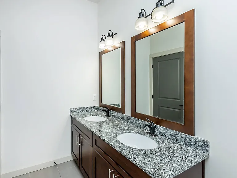 1810 Belcourt — Photo 33