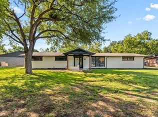 102 W Highland Dr, Irving, TX 75062