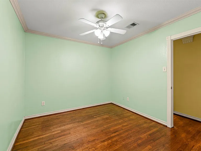 1535 W 25th St — Photo 24
