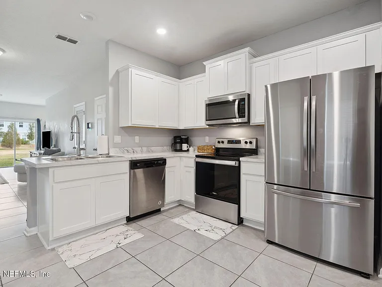 936 Capitol Pkwy — Photo 9