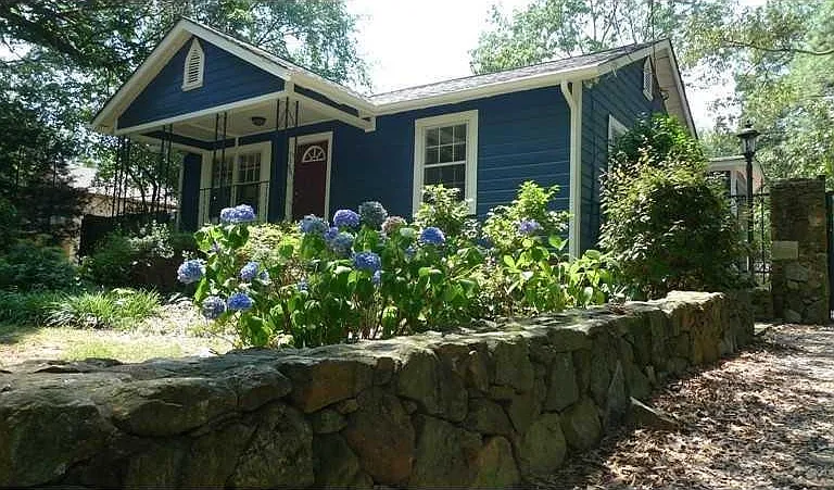 1505 Eastland Rd — Photo 2