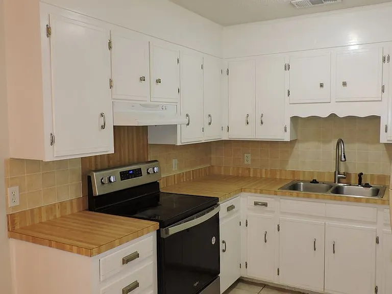 7834 Charter Oaks Dr — Photo 8