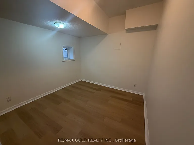 150 Kenwood Ave #B — Photo 9