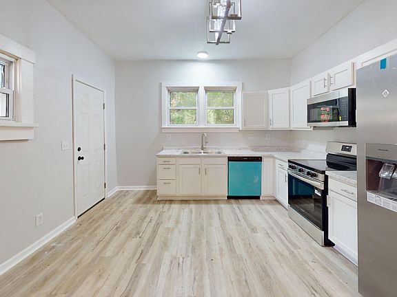 3rd image of 3013 Simpson Rd