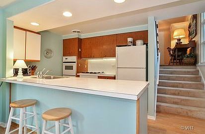 4th image of 280 Crestwood Vlg