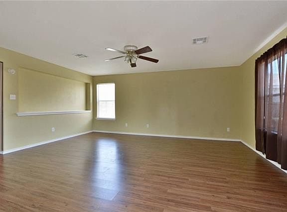 5th image of 208 Wegstrom St
