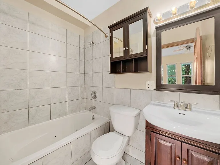 7211 N Damen Ave #2 — Photo 6