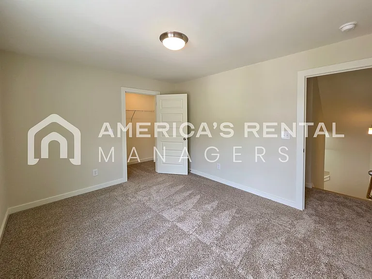 1017 Grand River Blvd W — Photo 44