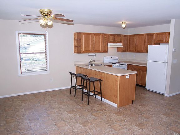 4th image of 163 S Evergreen Dr
