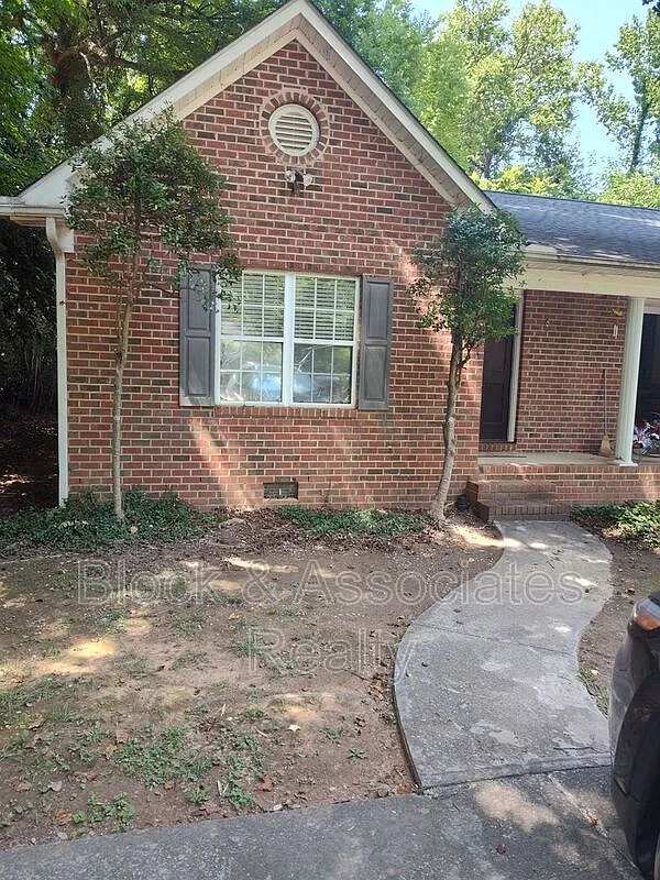 2 bed, 1.0 bath, $975 — Photo 1