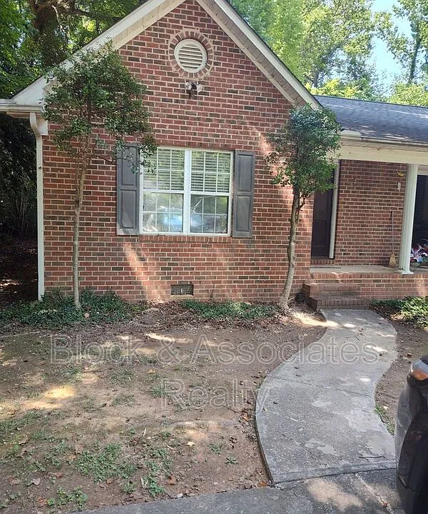 1228 Winslow Ave