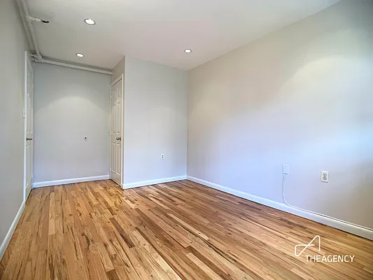 Rented by The Agency | media 33