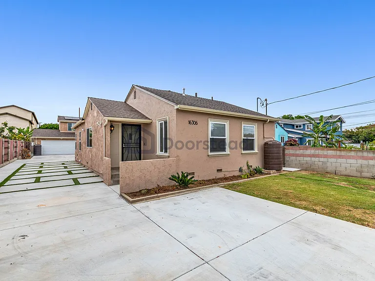 16306 S Denver Ave — Photo 3