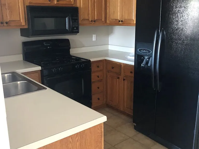 92 Lelia Ln — Photo 3