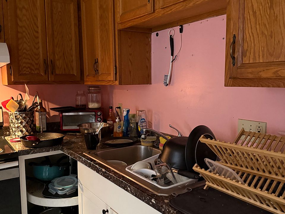 1st image of 133 Maple St #2