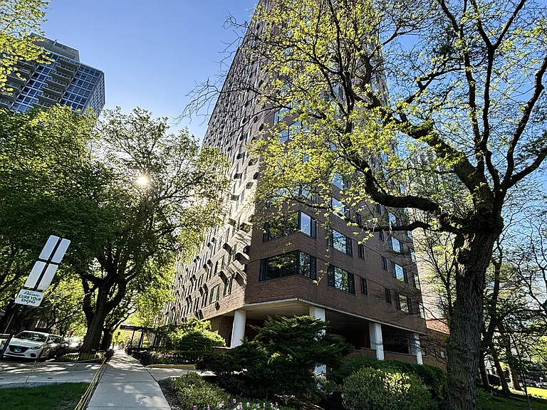 3100 N Lake Shore Dr #1204 — Photo 2