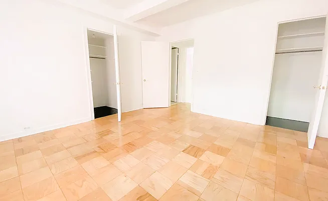 Rented by Manhattan Realty Group | media 22