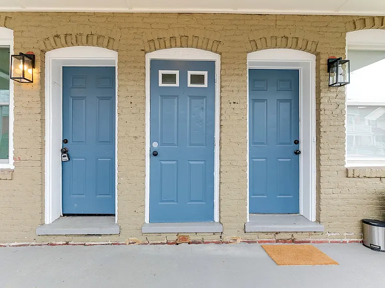 Great Renovated Two Bedroom Apt in the Heart of Church Hill — Photo 3