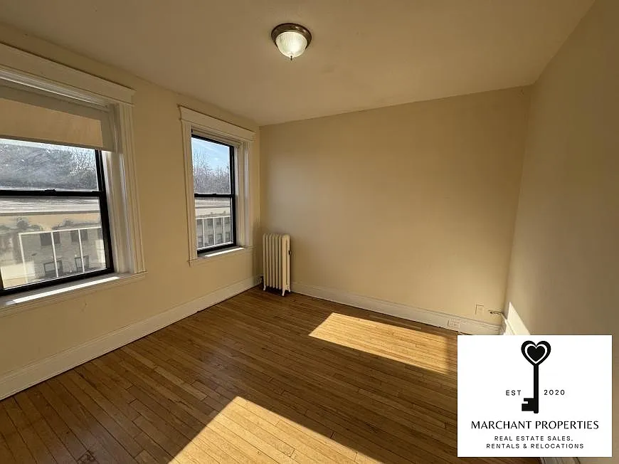 Photo 1 of 10 - 1148 Commonwealth Ave #12 - Boston, MA Primary Photo - 1148 Commonwealth Ave #12