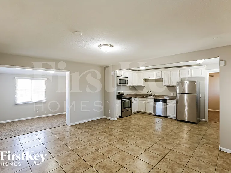 2711 W Elm St — Photo 5